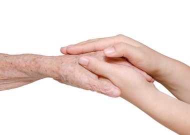 Büyükanne elini tutan genç kadın