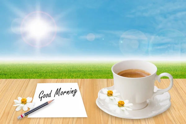 Φλιτζάνι καφέ και το "Καλημέρα" σε χαρτί Σημείωση — Φωτογραφία Αρχείου