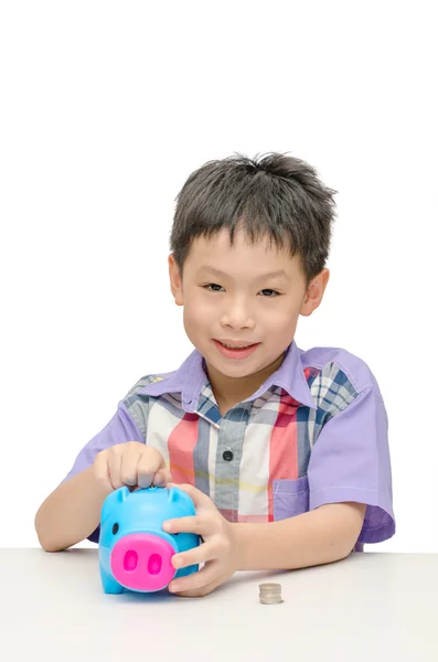 Usměvavý chlapec s prasátko — Stock fotografie