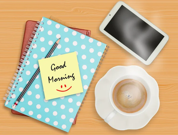 Buenos días y sonría en papel en blanco con taza de café —  Fotos de Stock