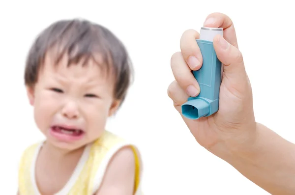 Woman's hand holding asthma inhaler — Stock Photo, Image