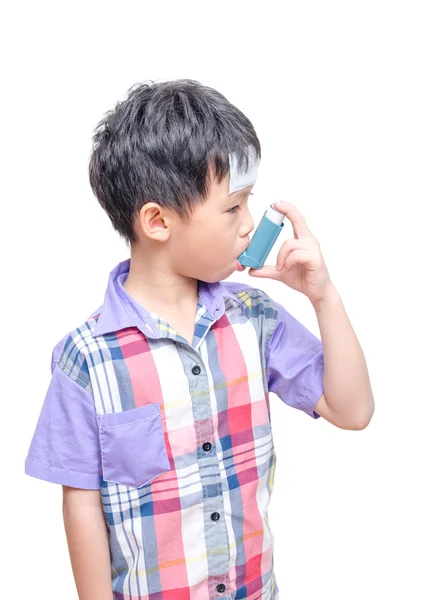 Sick Asian boy using inhaler for asthma — Stock Photo, Image
