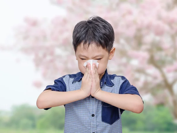 Boy has allergies from flower pollen — Stock Photo, Image