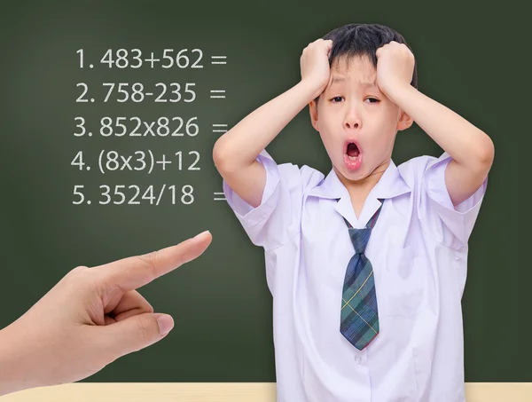 Hesaplama matematik eğitimi ile çığrından öğrenci — Stok fotoğraf