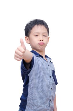 Kızgın çocuk üzerinde beyaz başparmak gösterilmesini