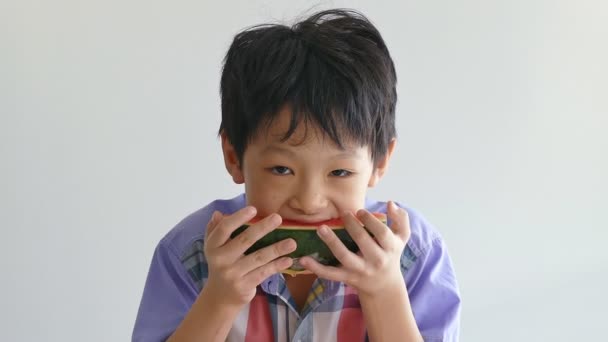Boy eating watermelon — Stockvideo