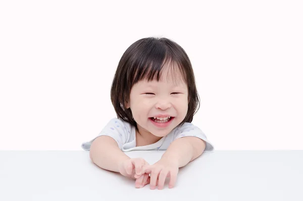Mädchen lächelt über weißen Hintergrund — Stockfoto