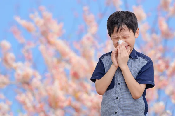 Boy has allergies from flower pollen — Stock Photo, Image