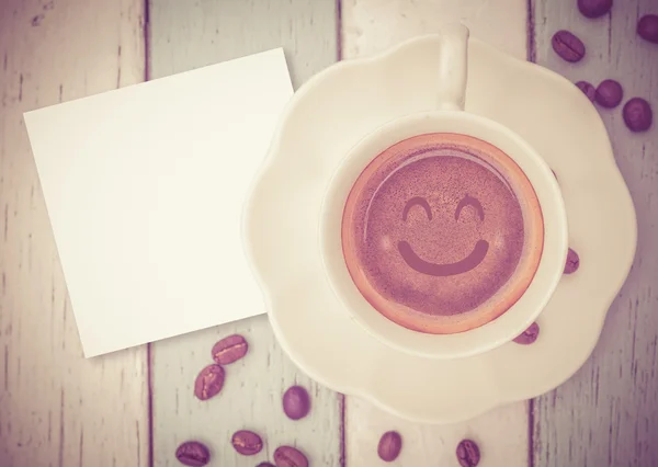Nota de papel com xícara de café na mesa — Fotografia de Stock