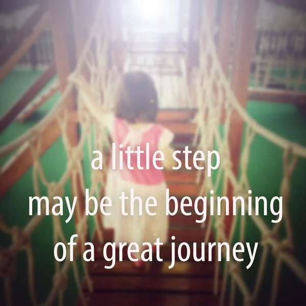 Um pequeno passo pode ser o início de uma grande jornada . — Fotografia de Stock
