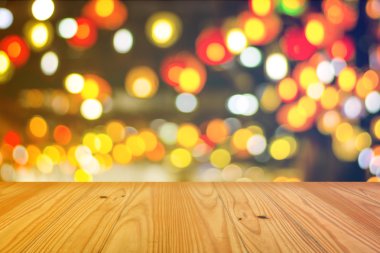 Tablo bokeh arka plan önünde