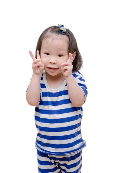 Petite fille montrant la victoire mains et sourires — Photo