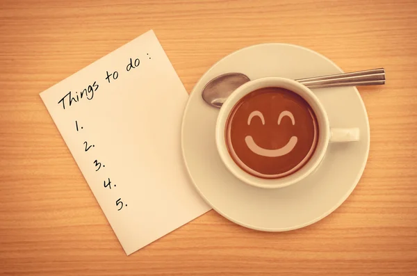 Coisas para fazer Lista no papel com xícara de café — Fotografia de Stock