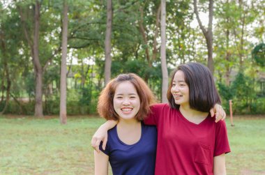 Kadınlar gülümseme egzersiz sonrası