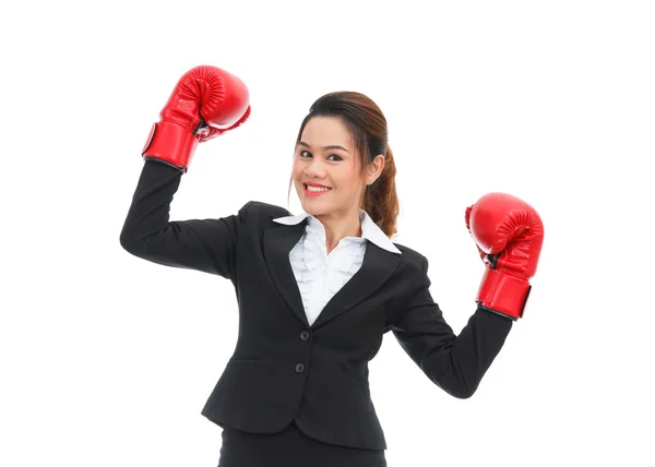 Asiatique femme d'affaires avec des gants de boxe isolé sur fond blanc — Photo