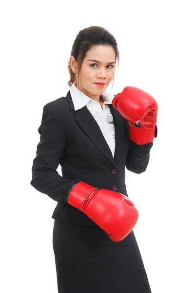 Asijské ženy s Boxerské rukavice izolovaných na bílém pozadí — Stock fotografie