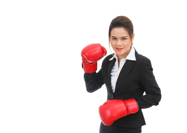 Asiatiska affärskvinna med boxhandskar isolerad på vit bakgrunds — Stockfoto