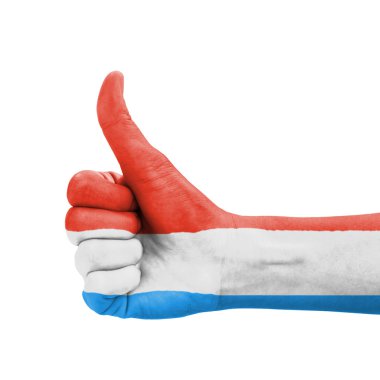 El başparmak, excelle sembolü olarak boyalı Lüksemburg bayrağı ile