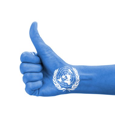 El başparmak, BM (Birleşmiş Milletler) bayrağı sembolü o kadar boyalı ile
