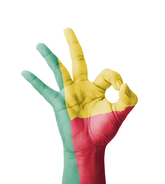 Hand maken Ok teken, Benin vlag geschilderd als symbool van beste is — Stockfoto