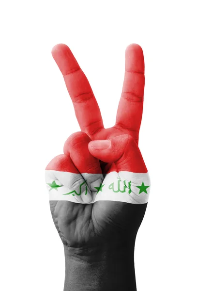 Ręka Dokonywanie znak V, flaga Iraku malowane jako symbol zwycięstwa, — Zdjęcie stockowe