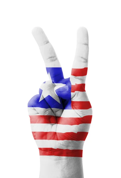 Tangan membuat tanda V, bendera Liberia dicat sebagai simbol pemenang — Stok Foto