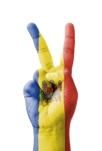 Fatto a mano il segno V, Moldavia bandiera dipinta come simbolo di vincitore — Foto Stock