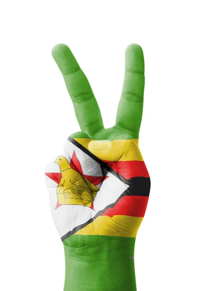 Hand att göra V-tecknet, Zimbabwe flagga målade som symbol för victo — Stockfoto