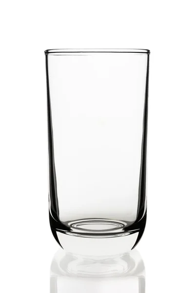 Leeg glas geïsoleerd op witte achtergrond — Stockfoto