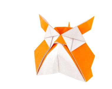 Beyaz arka plan üzerinde izole origami baykuş