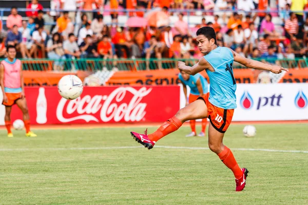 SISAKET THAILAND-JUNE 21: Sarayuth Chaikamdee of Sisaket FC. in — стокове фото
