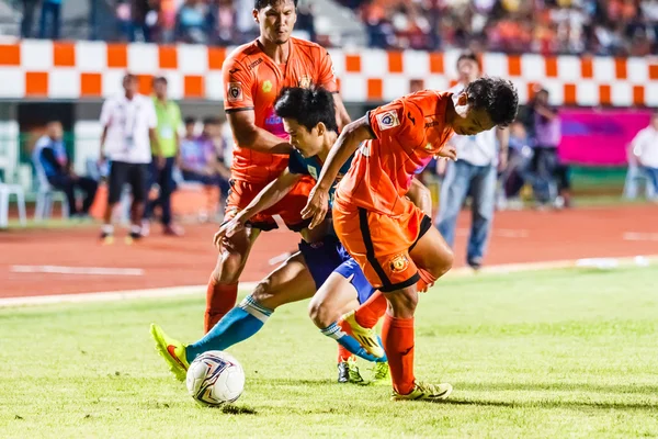 SISAKET THAILAND-JUNE 21: Piyawit Janput of Singhtarua FC. (Blue — Zdjęcie stockowe