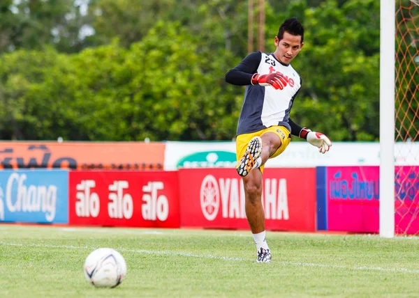 SISAKET TAILANDIA-JUNIO 29: Pisan Dorkmaikaew de Bangkok Utd. en un — Foto de Stock