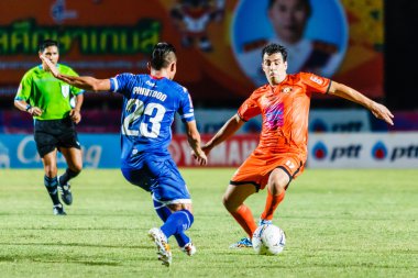 SISAKET THAILAND-AUGUST 13: Gorka Unda of Sisaket FC. (orange) i