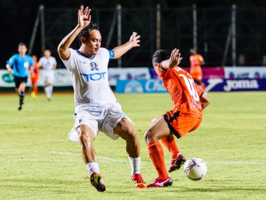 Sisaket Tayland-Temmuz 13: Patiparn Phetphun Tot SC (beyaz)