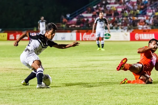 SISAKET THAILAND-MAY 28: Nurul Sriyankem of Chonburi FC. (branco ) — Fotografia de Stock