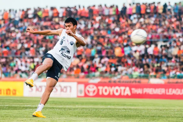 SISAKET TAILANDIA-15 de octubre: Adisak Kraisorn de Buriram Utd. en — Foto de Stock