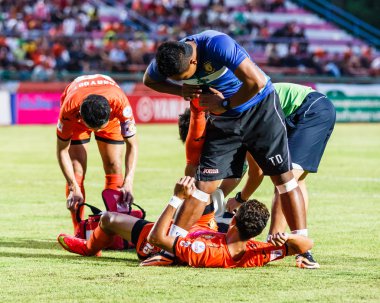 Sisaket Tayland-Temmuz 23: ilk yardım ekibi Sisaket Fc. (mavi) ben