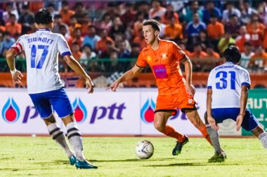 Sisaket Tayland-Temmuz 23: Brent Mcgrath Sisaket Fc. (turuncu)