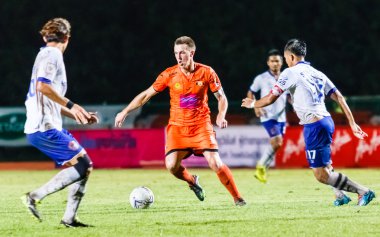 Sisaket Tayland-Temmuz 23: Brent Mcgrath Sisaket Fc. (turuncu)