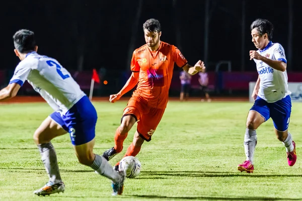 Sisaket Tayland-Temmuz 23: Victor Amaro Sisaket Fc. (turuncu) ben — Stok fotoğraf