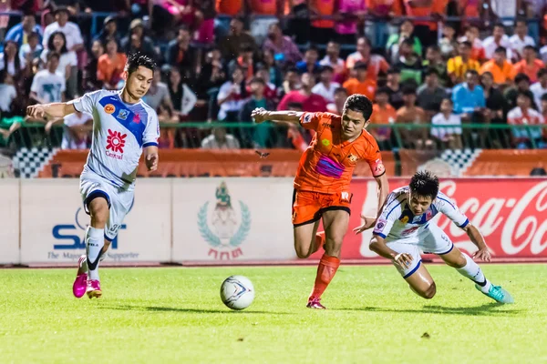 SISAKET TAILANDIA-OCTUBRE 22: Sarayuth Chaikamdee de Sisaket FC . — Foto de Stock