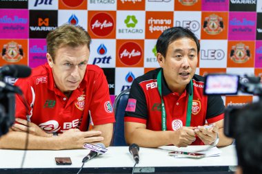 Sisaket Tayland-Şubat 18: Robert Procureur (L) genel yönetimi
