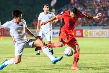 SISAKET THAILAND-APRIL 4: Victor Amaro of Sisaket FC. (orange) i