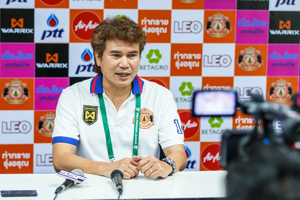 SISAKET THAILAND-FEBRUARY 18: Chalermwoot Sa-Ngapol главный тренер o — стоковое фото