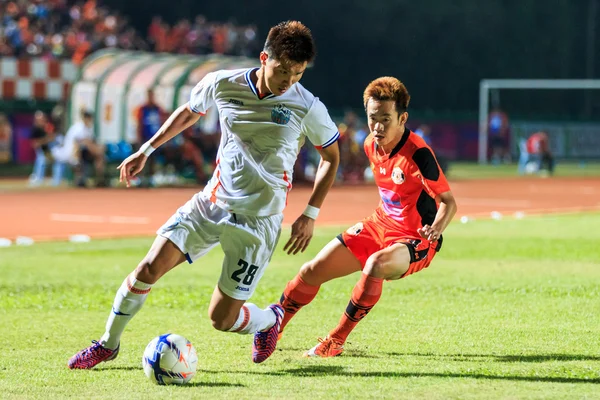 SISAKET THAILAND-APRIL 4: Lee Ho of Port FC (white) in action du — Stock fotografie