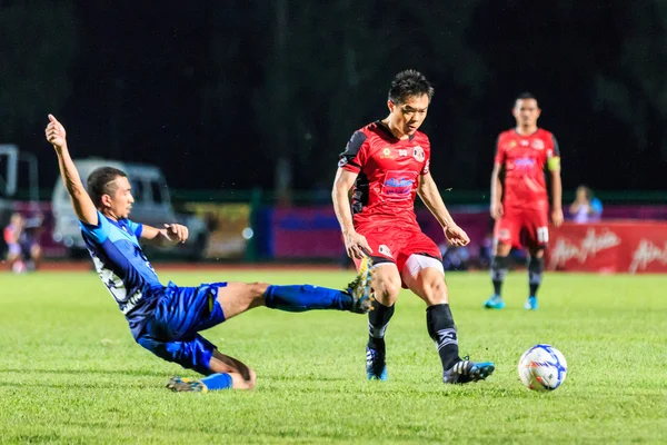 SISAKET THAILAND-AGOSTO 12: Khapfa Boonmatoon de Sisaket FC. (cr — Fotografia de Stock