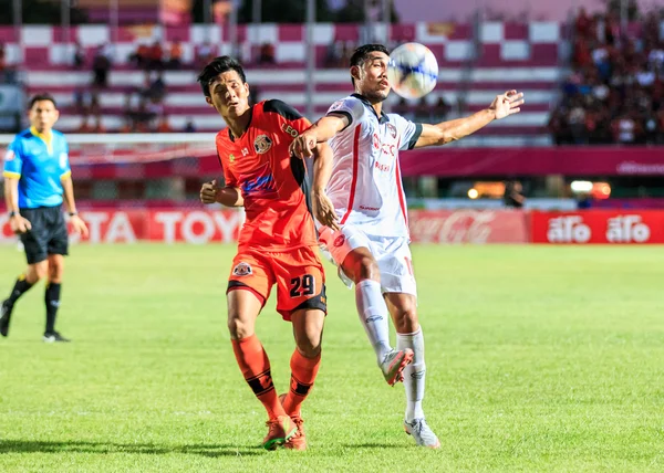 SISAKET THAILAND-AGOSTO 19: Teerasil Dangda de Muangthong Utd (w — Fotografia de Stock