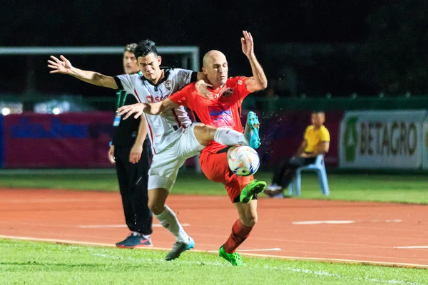 SISAKET THAILAND-AUGUST 19: Mohsen Bayatinia of Sisaket FC. (ora — Fotografia de Stock