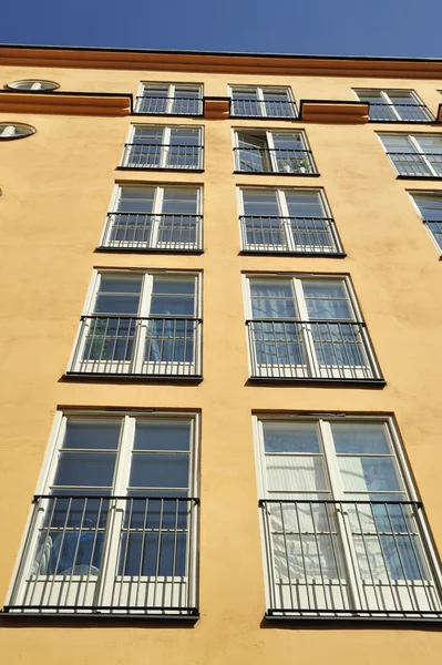 Ventanas y balcones — Foto de Stock